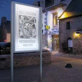 Kit d'il·luminació LED per vitrines d'informació